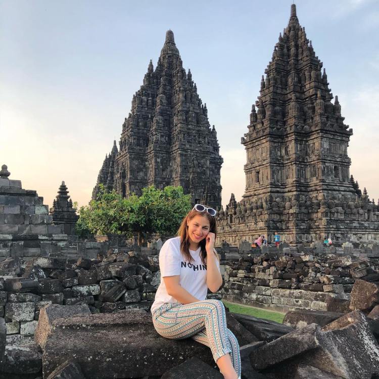 Car-And-Driver-With-Tour-Guide-Services-For-Arround-yogyakarta-Car-Rental-Service-in-yogyakarta-Car-Rental-with-Driver-in-yogyakarta-Car-Rental-with-Private-Tour-Driver-Guide-in-yogyakarta-Daily-Car-Rent-in-yogyakarta-English-speaking-Driver-in-yogyakarta-hire-option-Renting-a-car-with-driver-in-yogyakarta-Rent-Car-in-Yogyakarta-With-English-speaking-Driver-yogyakarta-Car-Rental-With-driver-Car-Rental-with-Private-Tour-Driver-and-Guide-in-yogyakarta